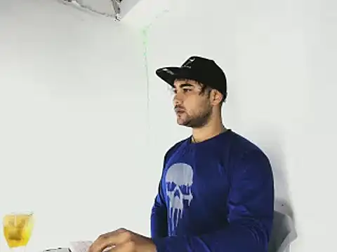 Snapshot of Sebas-hott chatting on September 29, 2025, 11:42 pm Sebas-hott online show from September 29, 2025, 11:42 pm