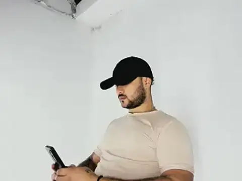 Snapshot of Sebas-hott chatting on November 8, 2025, 9:24 pm Sebas-hott online show from November 8, 2025, 9:24 pm