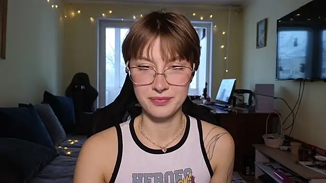 Snapshot of MalvinaBlum chatting on December 18, 2025, 3:23 am MalvinaBlum online show from December 18, 2025, 3:23 am