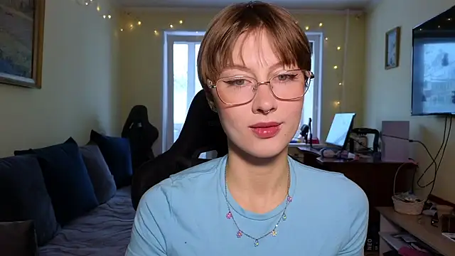 Snapshot of MalvinaBlum chatting on December 19, 2025, 5:36 am MalvinaBlum online show from December 19, 2025, 5:36 am