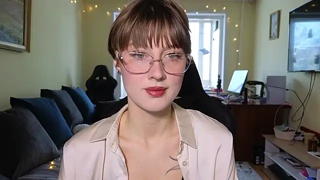 Snapshot of MalvinaBlum chatting on December 21, 2025, 4:30 am MalvinaBlum online show from December 21, 2025, 4:30 am