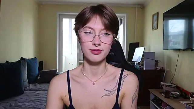 MalvinaBlum online show from April 23, 2026, 5:08 am