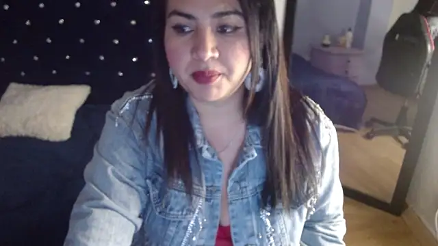 Snapshot of lucianaa_25 chatting on December 10, 2024, 3:55 pm lucianaa 25 online show from December 10, 2024, 3:55 pm