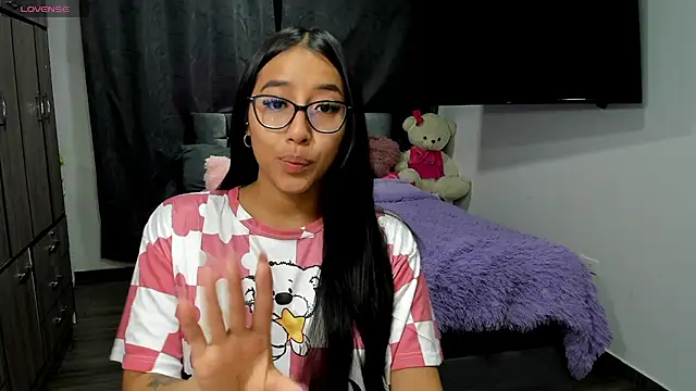 isa bellaa0 online show from December 31, 2024, 8:37 am