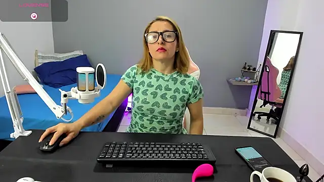 Yelena03 online show from January 16, 2025, 8:25 pm