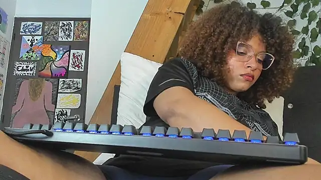 Snapshot of Ada_gales_ chatting on December 20, 2024, 2:52 am Ada gales  online show from December 20, 2024, 2:52 am