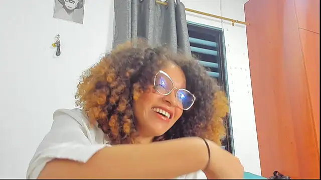 Snapshot of Ada_gales_ chatting on October 30, 2025, 3:41 am Ada gales  online show from October 30, 2025, 3:41 am