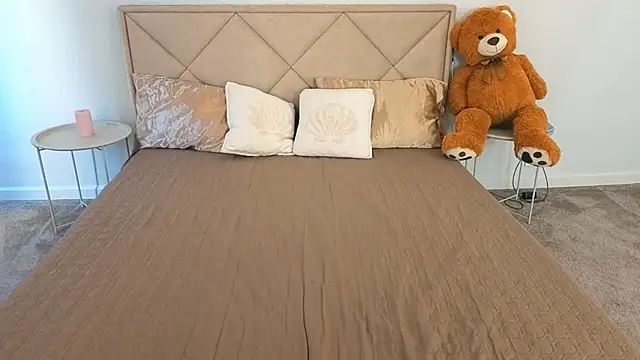 IceDanielles online show from April 4, 2026, 12:35 pm