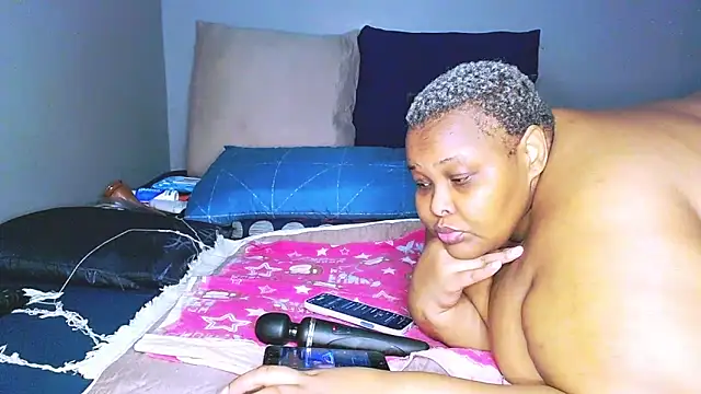 fatafricanqueen online show from March 12, 2026, 9:32 pm