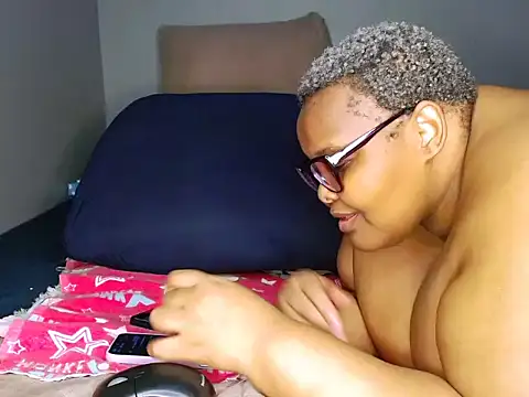 fatafricanqueen online show from April 11, 2026, 8:02 pm