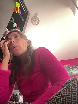 Lwhite1 online show from September 18, 2025, 3:47 pm