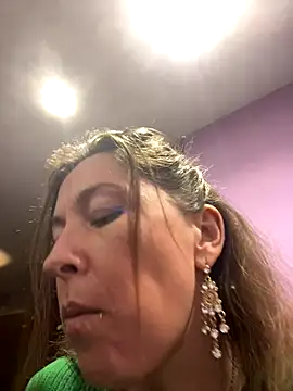 Lwhite1 online show from December 19, 2025, 4:47 pm