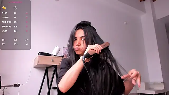 AnaHenao online show from November 28, 2025, 9:39 pm