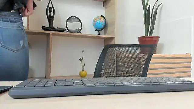 merlinaadams  online show from September 30, 2025, 2:44 pm