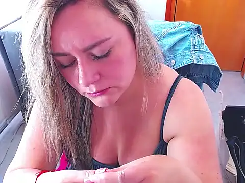 KikaxLove online show from April 1, 2026, 5:32 pm