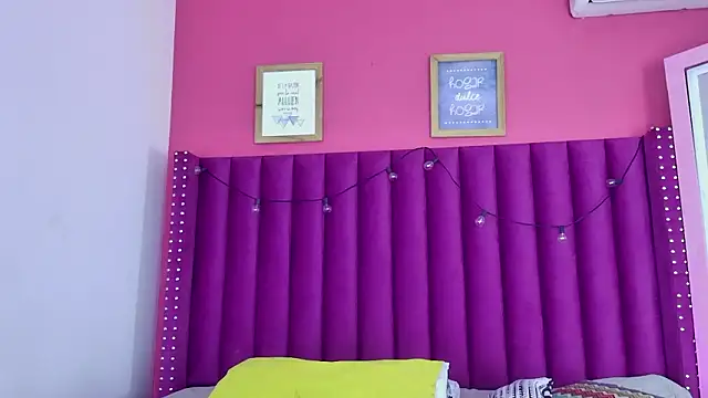 littleebonny online show from February 1, 2026, 8:07 pm