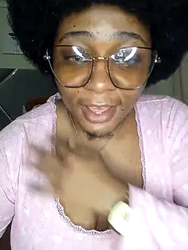 Snapshot of CocoBootyyy chatting on September 28, 2025, 10:15 pm CocoBootyyy online show from September 28, 2025, 10:15 pm