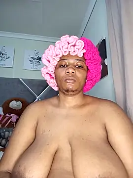 Snapshot of CocoBootyyy chatting on October 11, 2025, 6:39 pm CocoBootyyy online show from October 11, 2025, 6:39 pm