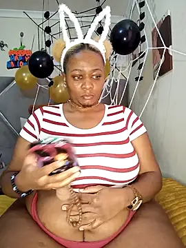 Snapshot of CocoBootyyy chatting on October 23, 2025, 6:13 am CocoBootyyy online show from October 23, 2025, 6:13 am