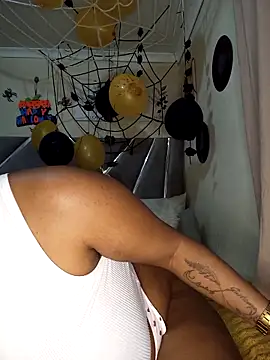 Snapshot of CocoBootyyy chatting on October 25, 2025, 11:43 pm CocoBootyyy online show from October 25, 2025, 11:43 pm