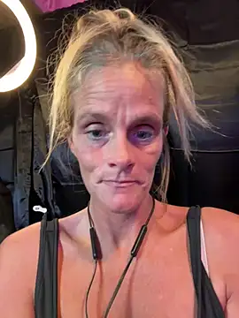 Snapshot of vixendoll87 chatting on December 26, 2024, 2:12 am vixendoll87 online show from December 26, 2024, 2:12 am