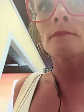 Snapshot of vixendoll87 chatting on January 29, 2025, 11:04 pm vixendoll87 online show from January 29, 2025, 11:04 pm