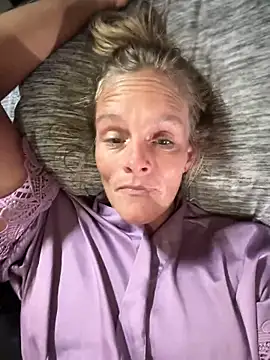 Snapshot of vixendoll87 chatting on February 14, 2025, 5:57 pm vixendoll87 online show from February 14, 2025, 5:57 pm