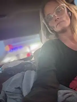 Snapshot of vixendoll87 chatting on February 16, 2025, 11:26 pm vixendoll87 online show from February 16, 2025, 11:26 pm