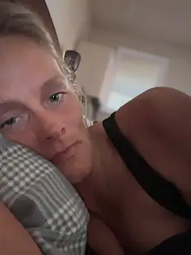 Snapshot of vixendoll87 chatting on February 17, 2025, 2:37 pm vixendoll87 online show from February 17, 2025, 2:37 pm