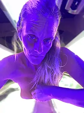 Snapshot of vixendoll87 chatting on February 28, 2025, 12:32 am vixendoll87 online show from February 28, 2025, 12:32 am