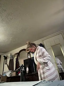 Snapshot of vixendoll87 chatting on March 2, 2025, 10:59 pm vixendoll87 online show from March 2, 2025, 10:59 pm