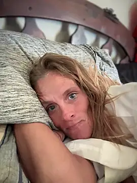 Snapshot of vixendoll87 chatting on March 3, 2025, 3:09 pm vixendoll87 online show from March 3, 2025, 3:09 pm