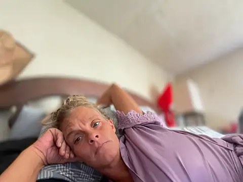 Snapshot of vixendoll87 chatting on March 10, 2025, 2:26 pm vixendoll87 online show from March 10, 2025, 2:26 pm