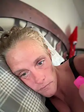 Snapshot of vixendoll87 chatting on March 18, 2025, 1:20 pm vixendoll87 online show from March 18, 2025, 1:20 pm