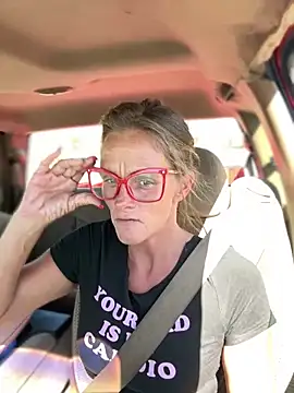 Snapshot of vixendoll87 chatting on March 18, 2025, 6:59 pm vixendoll87 online show from March 18, 2025, 6:59 pm