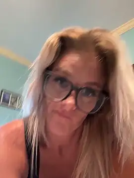 Snapshot of vixendoll87 chatting on October 11, 2025, 3:50 am vixendoll87 online show from October 11, 2025, 3:50 am