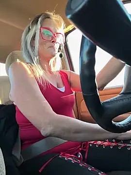 Snapshot of vixendoll87 chatting on October 22, 2025, 9:58 pm vixendoll87 online show from October 22, 2025, 9:58 pm