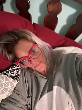 Snapshot of vixendoll87 chatting on November 1, 2025, 7:27 pm vixendoll87 online show from November 1, 2025, 7:27 pm