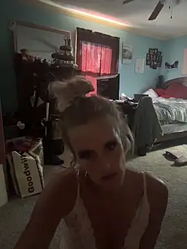 Snapshot of vixendoll87 chatting on November 12, 2025, 7:13 pm vixendoll87 online show from November 12, 2025, 7:13 pm