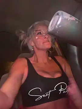 Snapshot of vixendoll87 chatting on November 26, 2025, 12:33 am vixendoll87 online show from November 26, 2025, 12:33 am