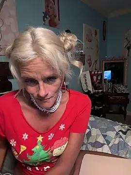 Snapshot of vixendoll87 chatting on December 5, 2025, 4:10 am vixendoll87 online show from December 5, 2025, 4:10 am