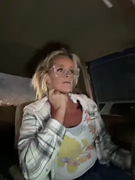 Snapshot of vixendoll87 chatting on February 12, 2026, 11:55 pm vixendoll87 online show from February 12, 2026, 11:55 pm