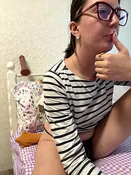 BeatriceTender online show from September 9, 2025, 1:21 pm