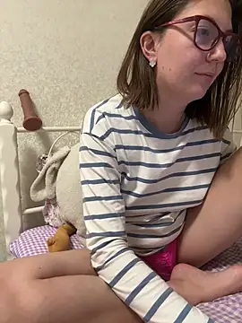 BeatriceTender online show from October 6, 2025, 7:22 pm