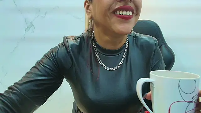 Anabella Thompson online show from May 6, 2026, 11:37 am