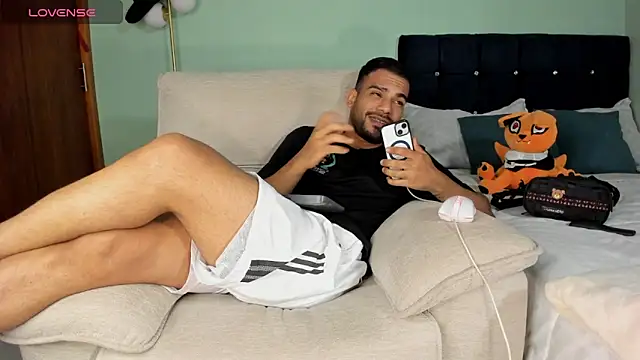 Snapshot of Neganhot_ chatting on November 12, 2025, 12:11 am Neganhot online show from November 12, 2025, 12:11 am