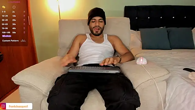 Snapshot of Neganhot_ chatting on November 19, 2025, 2:11 am Neganhot online show from November 19, 2025, 2:11 am