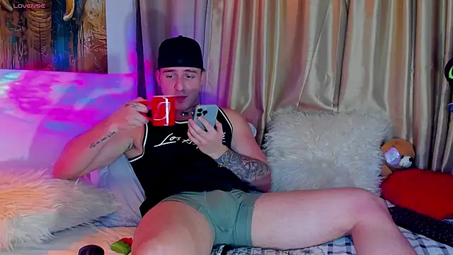 liam oficial02 online show from September 16, 2025, 2:23 am