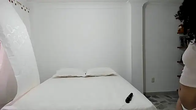 avellanatammy online show from December 13, 2024, 9:09 pm