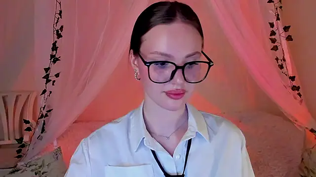 Snapshot of MishkaMe chatting on December 5, 2024, 5:17 pm MishkaMe online show from December 5, 2024, 5:17 pm